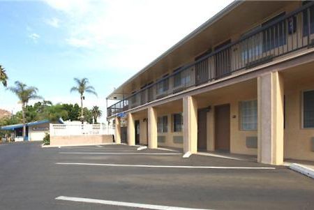 Raincross Hotel Riverside Exterior photo