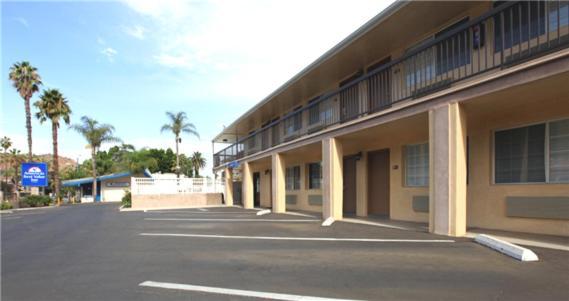 Raincross Hotel Riverside Exterior photo