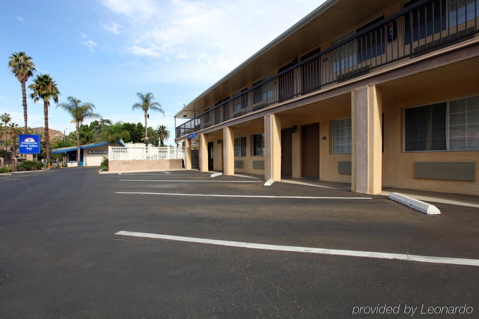 Raincross Hotel Riverside Exterior photo